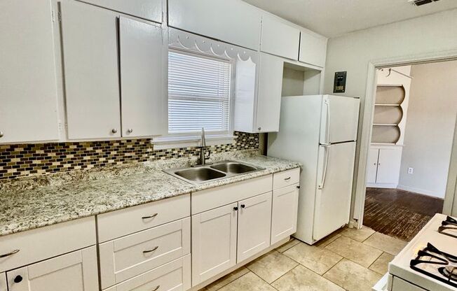 3 beds, 1 bath, $1,050