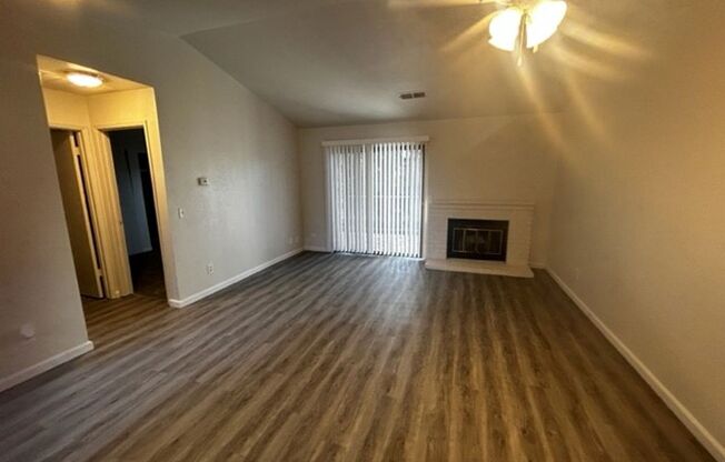 2 beds, 1 bath, 765 sqft, $1,750, Unit 77