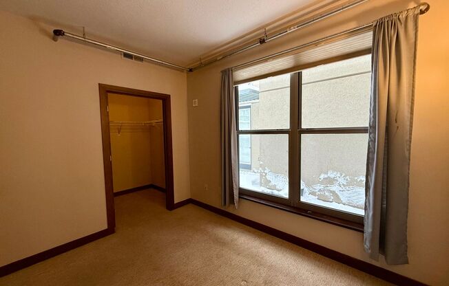 3 beds, 2 baths, $2,949, Unit #707