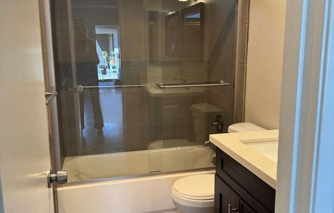 1 bed, 1 bath, 700 sqft, $2,340, Unit 12