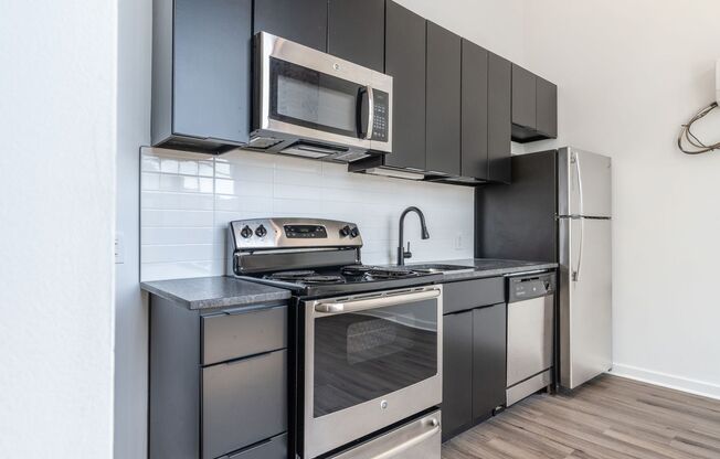 2 beds, 2 baths, 824 sqft, $1,745, Unit 19