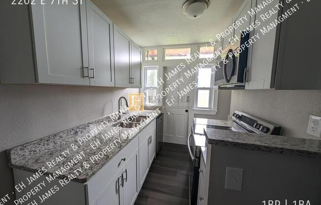 2202 E 7 ST