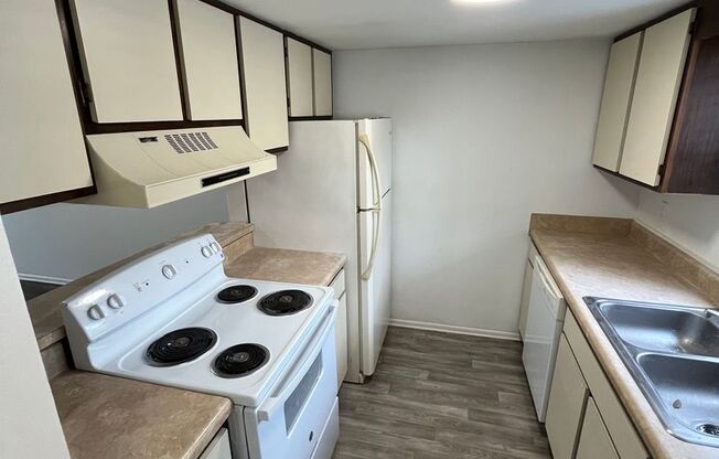 2 beds, 1.5 baths, 1,050 sqft, $1,275, Unit #13