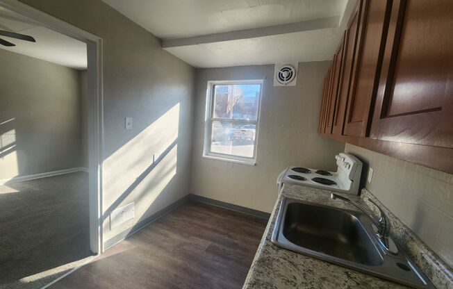 3 beds, 1 bath, 1,500 sqft, $1,300, Unit 1614-00