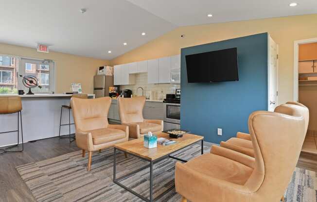 Casual seating area in the clubhouse at Heritage Hill Estates Apartments, Cincinnati, Ohio 45227