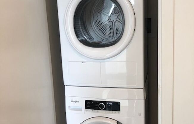 2 beds, 1 bath, $1,999, Unit 220