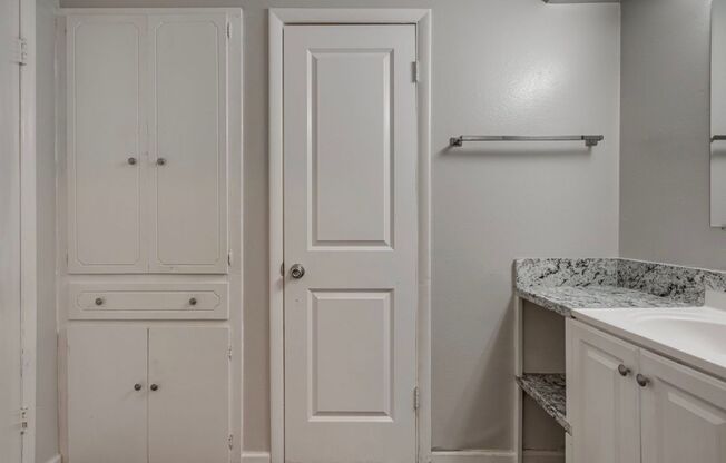 1 bed, 1 bath, 750 sqft, $950, Unit 5905-201