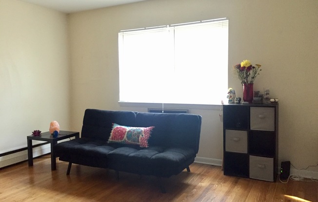 1579 Farwell