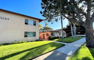 **$500 OFF 1ST MO RENT**Upstairs 1BD/1BA Apt. in Gated Complex: West of I-5, Walk to Carlsbad Village & Beaches!