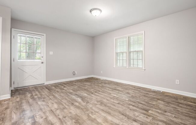 End unit Townhouse with large backyard: Available Now