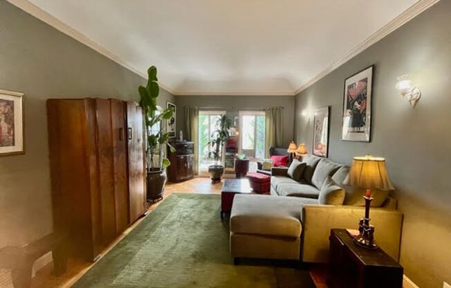 Whimsical 2BR/1BA, Outer Parkside Gem and Dog Friendly! FURNISHED Flexible Lease Term