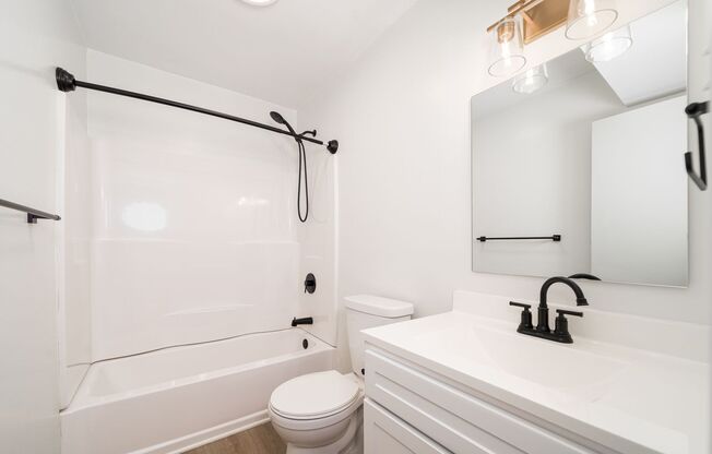 1 bed, 1 bath, 700 sqft, $1,199, Unit 711 E Leicester Ave - Unit B05