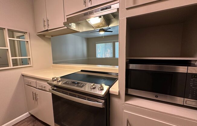 1 bed, 1 bath, $1,600, Unit 12