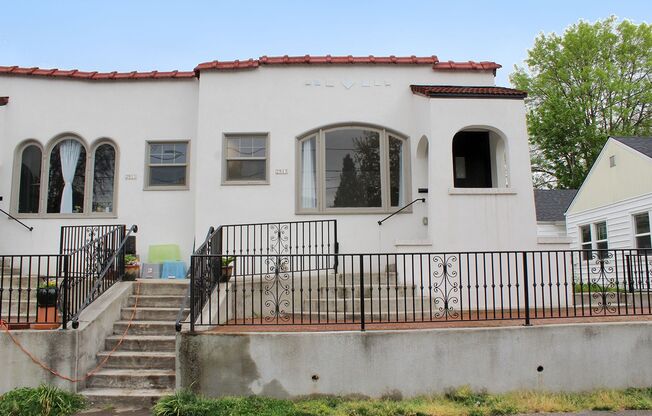 Gorgeous Remodeled Belmont 1 Bedroom with Garage!
