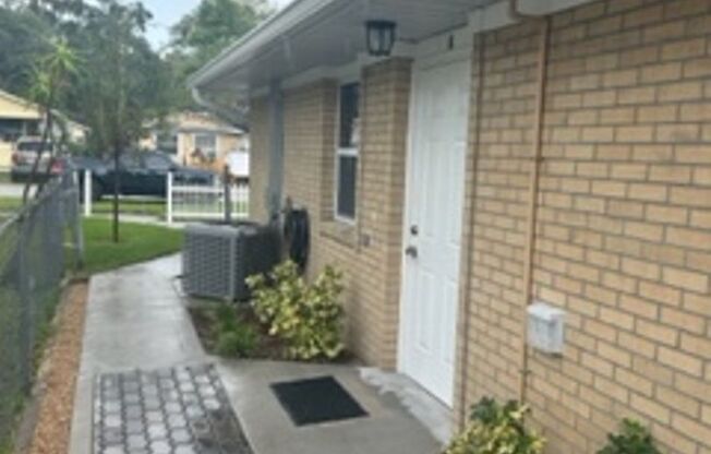 1 bed, 1 bath, $1,400, Unit 2540 41st Ave. N #A