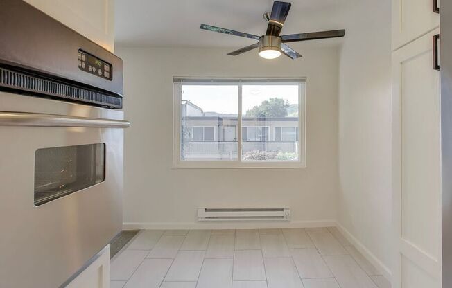 698 N SANTA CRUZ AVE