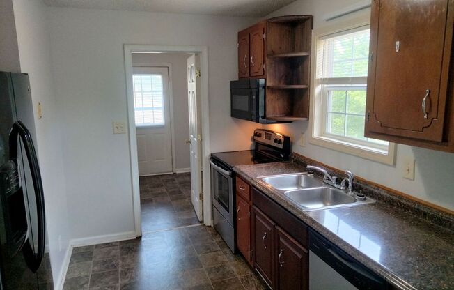 3 beds, 2 baths, $1,500