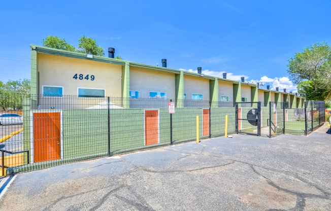 1 bed, 1 bath, 700 sqft, $815, Unit Unit 22