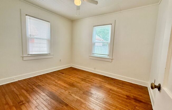 Charming 2 Bedroom 1 Bathroom Home for Rent!