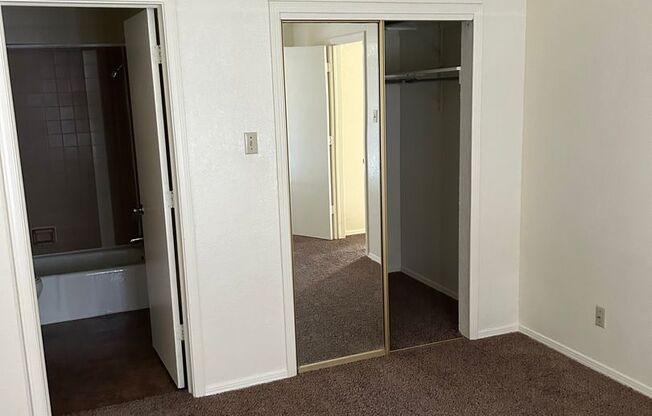 2 beds, 2 baths, 957 sqft, $1,015, Unit 08