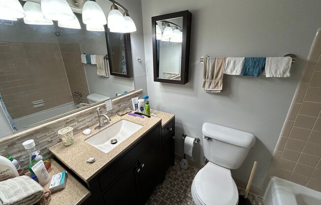 1 bed, 1 bath, $995, Unit 222