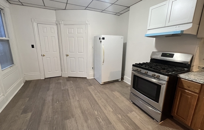 3 beds, 1 bath, $2,600, Unit 1