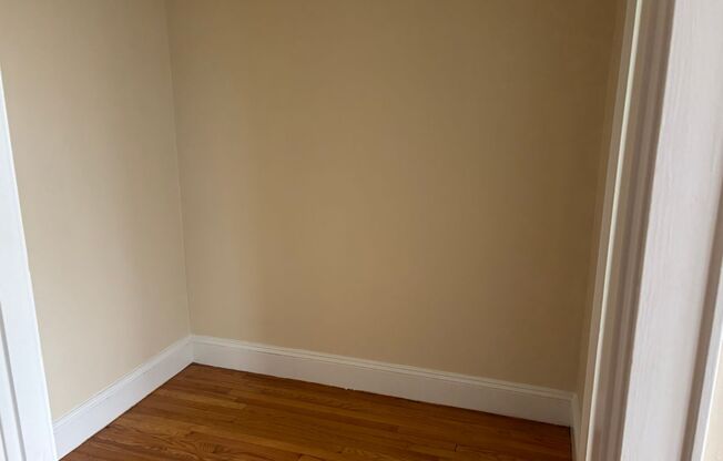 Studio, 1 bath, 421 sqft, $1,900, Unit 56