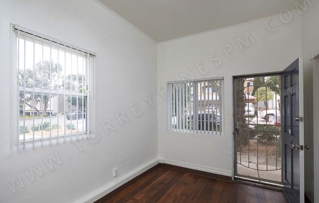 North PB/Bird Rock 1 Br, Across the Street from Tourmaline Beach!