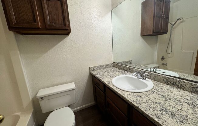 2 beds, 1 bath, $1,050