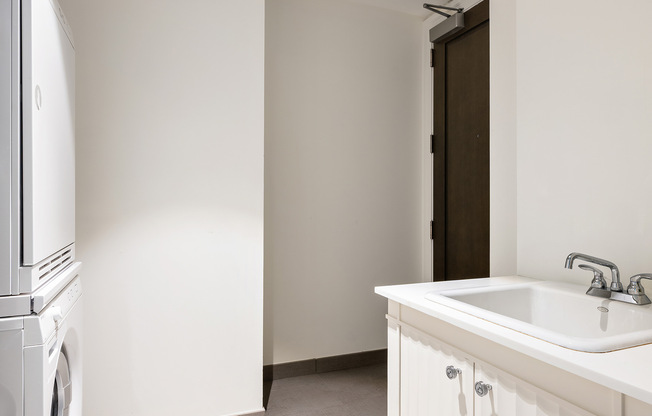 3 beds, 3.5 baths, 2,631 sqft, $38,000, Unit 68B