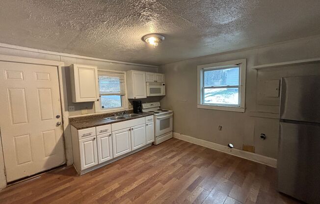 COMING SOON! 2 Bed House! Making it ready for you!