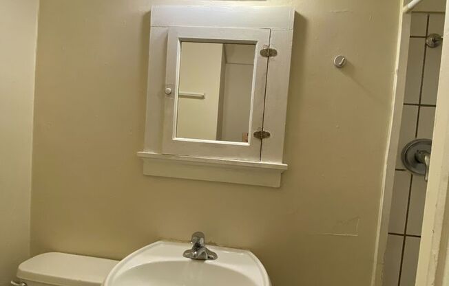Studio, 1 bath, $775, Unit 40