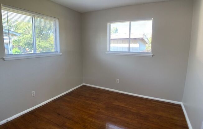 3 beds, 1 bath, $1,100