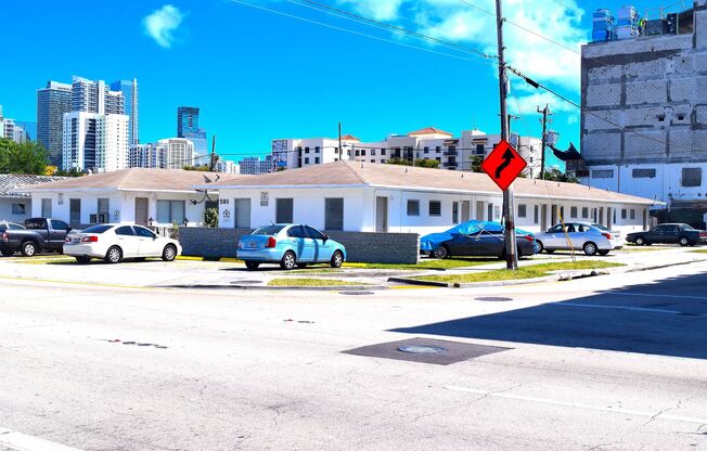 Studio - Centrally located- Walking distance to Brickell!