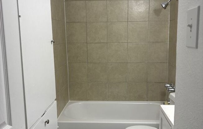 2 beds, 1 bath, 853 sqft, $1,425, Unit 651