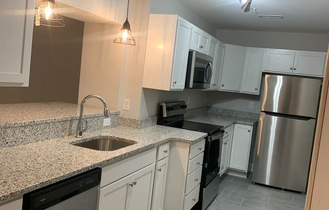 2 beds, 2 baths, 914 sqft, $1,525, Unit APT A