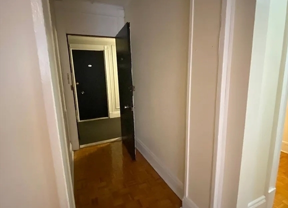 Studio, 1 bath, 500 sqft, $2,600, Unit 4E