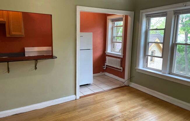 Studio, 1 bath, $795, Unit 33