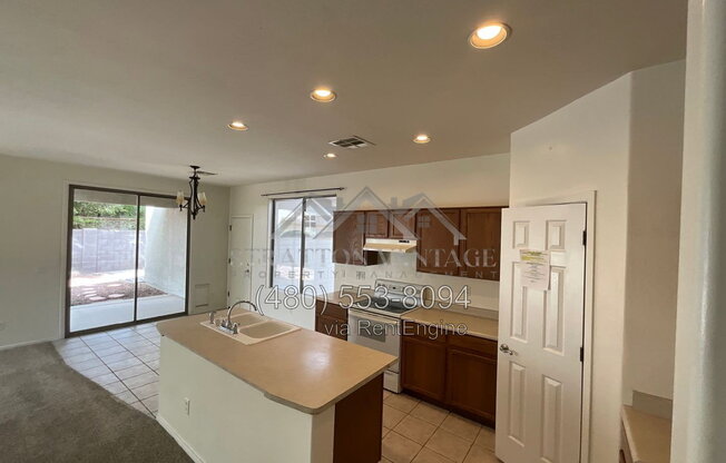 192 W MAHOGANY PL