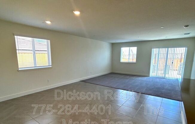 963 CASCADE RANGE DR