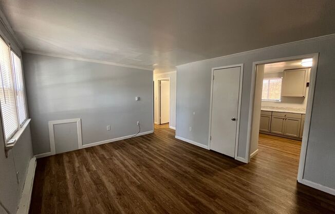 3 beds, 1 bath, 900 sqft, $999, Unit 413