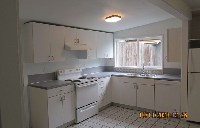 2 beds, 1 bath, $1,950