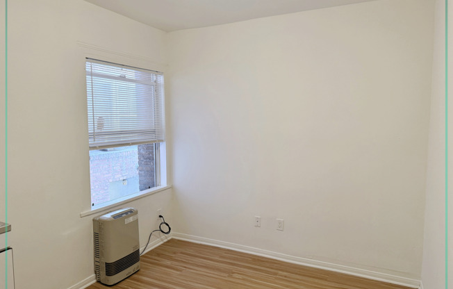 Studio, 1 bath, 350 sqft, $989, Unit 112