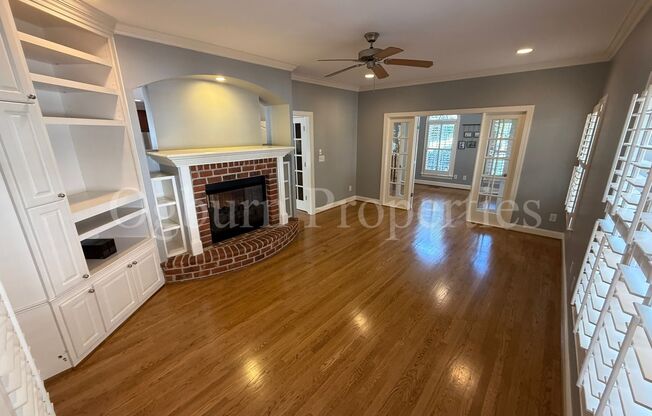 4BR/2BA/2-0.5BA Custom Home in Greenbrier Farm!