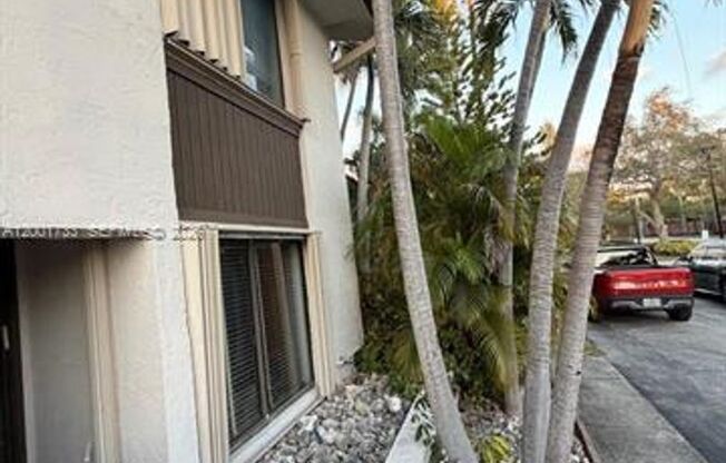 2661 NE 164th St th 40 NORTH MIAMI BEACH, FL 33160