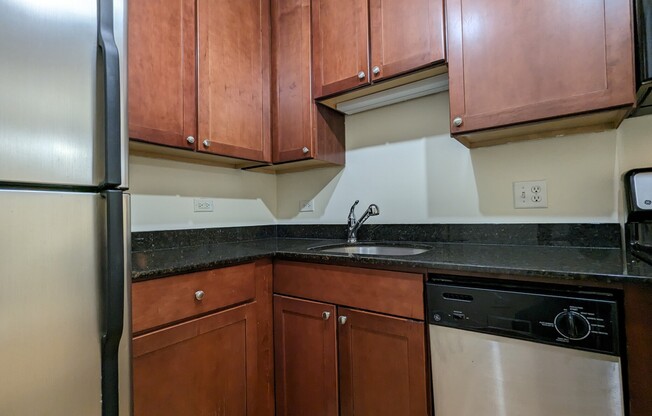 625 W Wrightwood 202