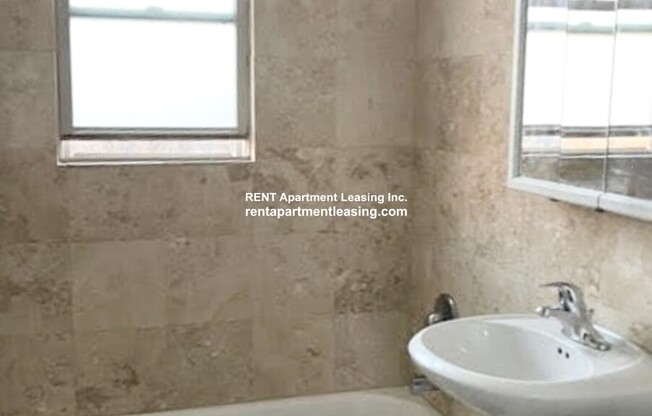 7626 N Milwaukee Ave