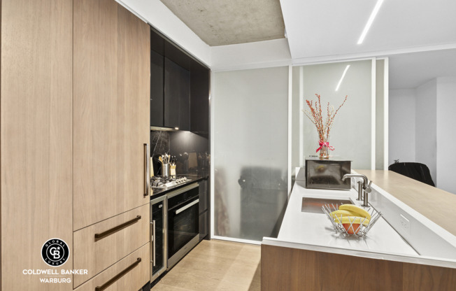 1 bed, 1 bath, 850 sqft, $6,950, Unit 5R
