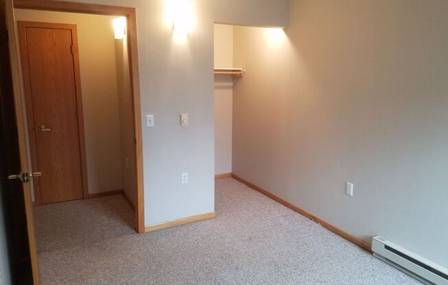 2 beds, 1 bath, $715