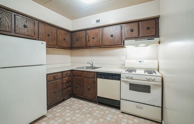 1 bed, 1 bath, 704 sqft, $1,450, Unit A12